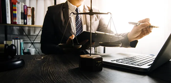 مشاوره حقوقی تخصصی با وکیل دادگستری