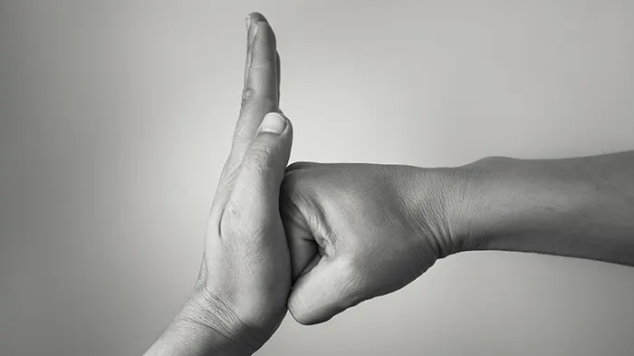 دفاع مشروع در مقابل متجاوز